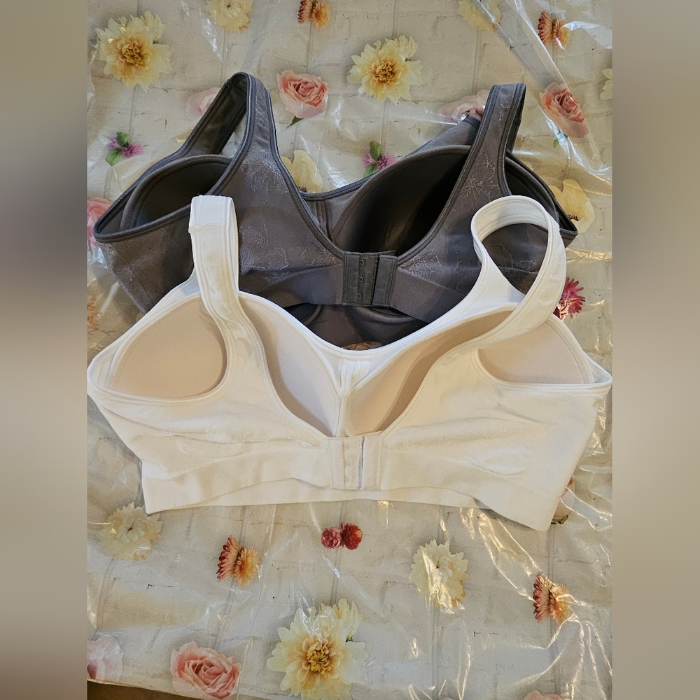 Bali Bra Bundle -Two for one price Gray and White Floral Wireless Bras Size 3 XL - Picture 4 of 8
